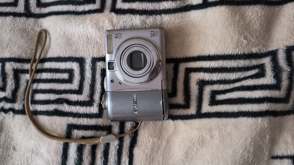 Цифровий фотоапарат кенон працює
