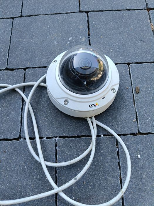 Kamera Axis  kopułowa