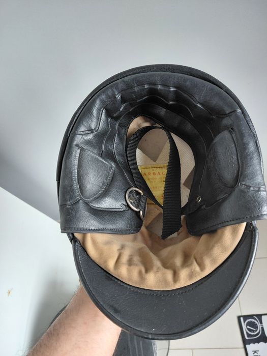 Capacete  muito antigo  mas todo restaurado