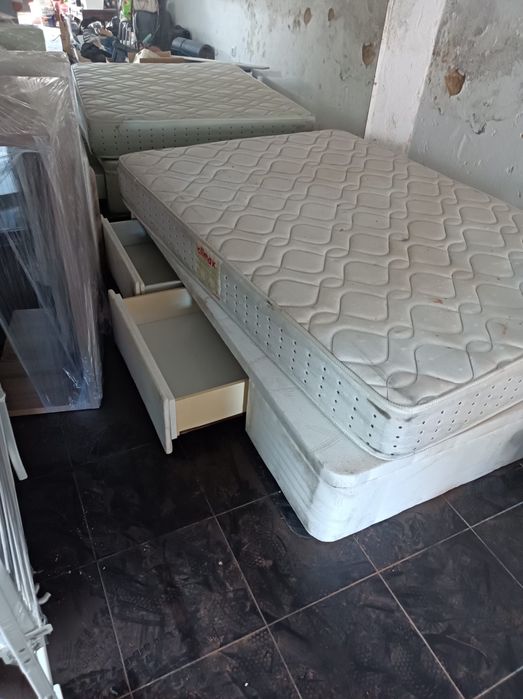 Cama e colchao usados