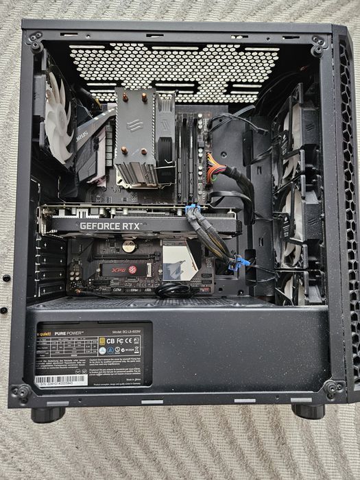 Komputer stacjonarny (desktop)