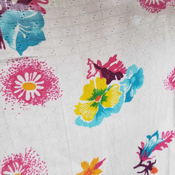 Три відрізи тканини