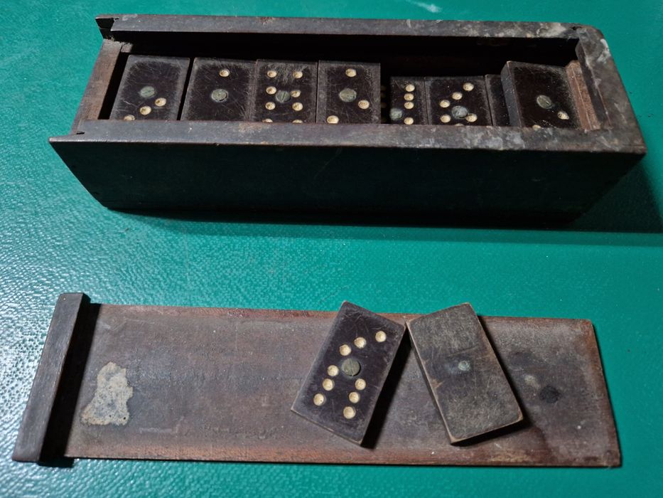 Antigo Dominó feito á mão