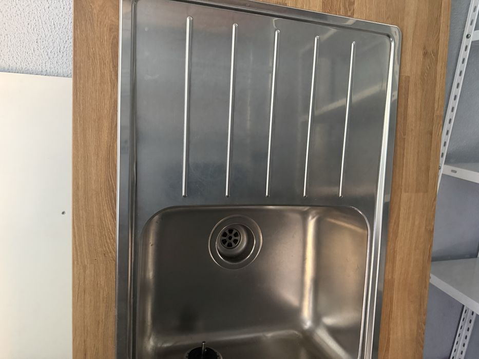 Bancada de cozinha com lava louça