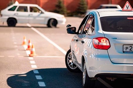 Автоинструктор Харьков. Инструктор по вождению механика