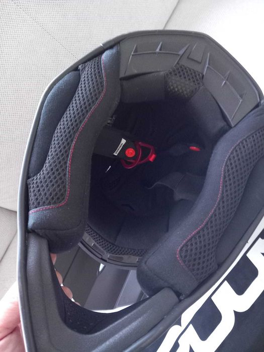 Capacete Off-Road marca Roost