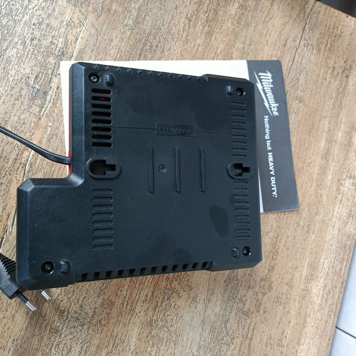 Milwaukee oryginalna Ładowarka M12-18C