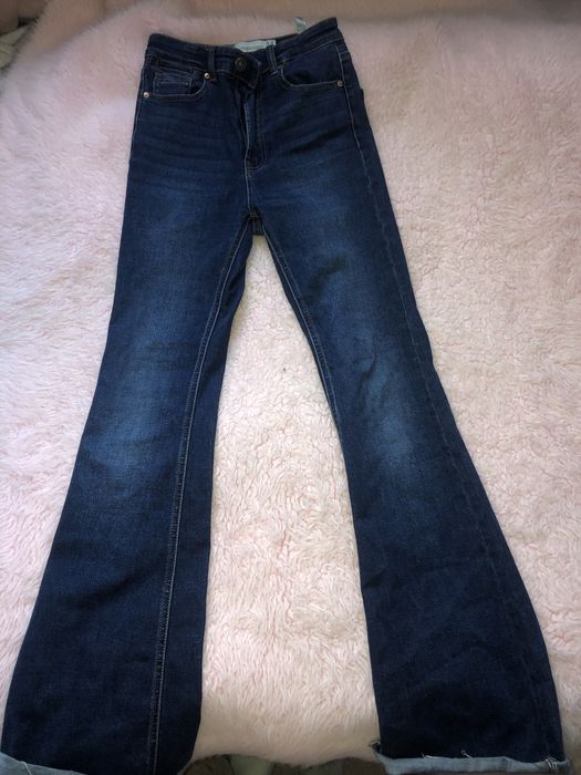 Jeansy dzwony Stradivarius