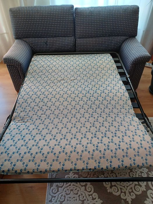 Sofá com cama francesa
