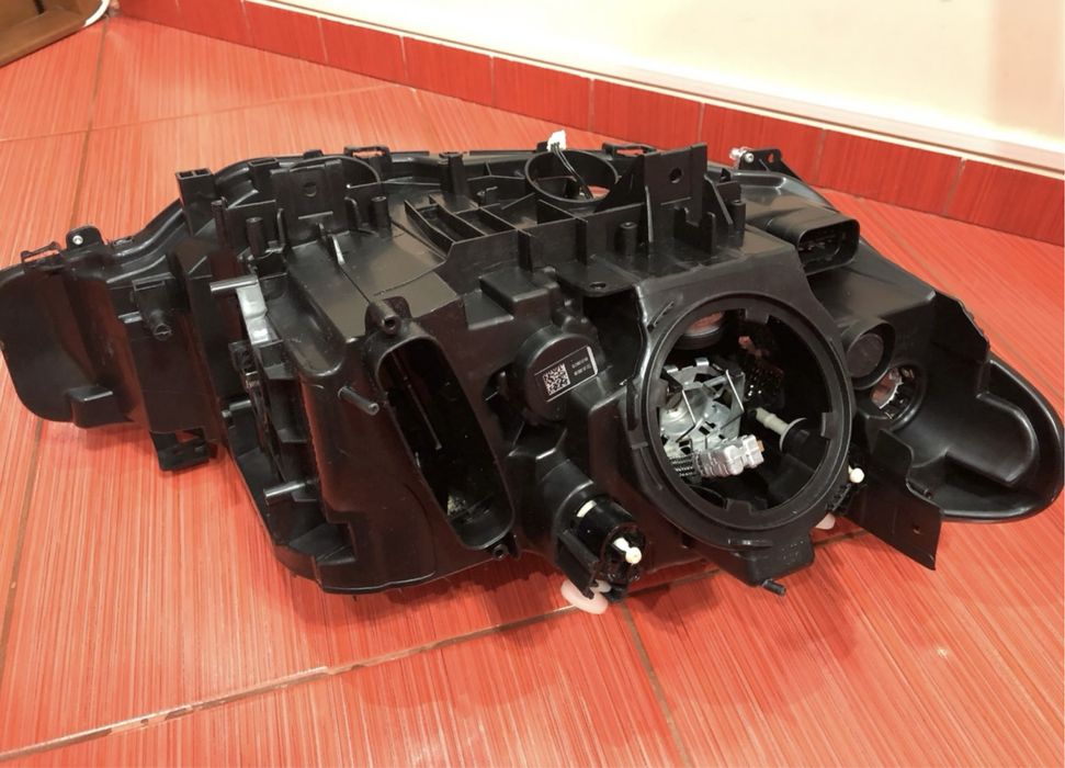 Продам оригінальні адаптивні фари Бі-ксенон з блоками BMW F30 F31