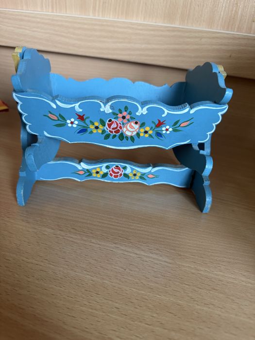 Яскрава люлька для лялок
