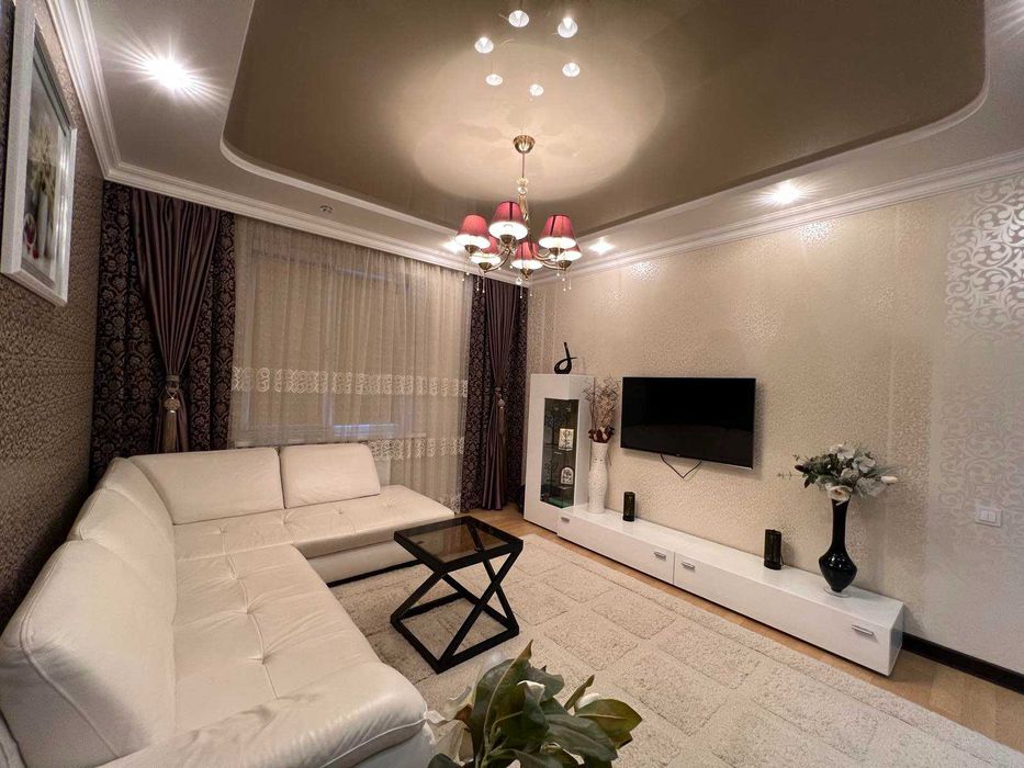 Продаю 2-х кімнатну квартиру в центрі міста (Премьер Хаус)