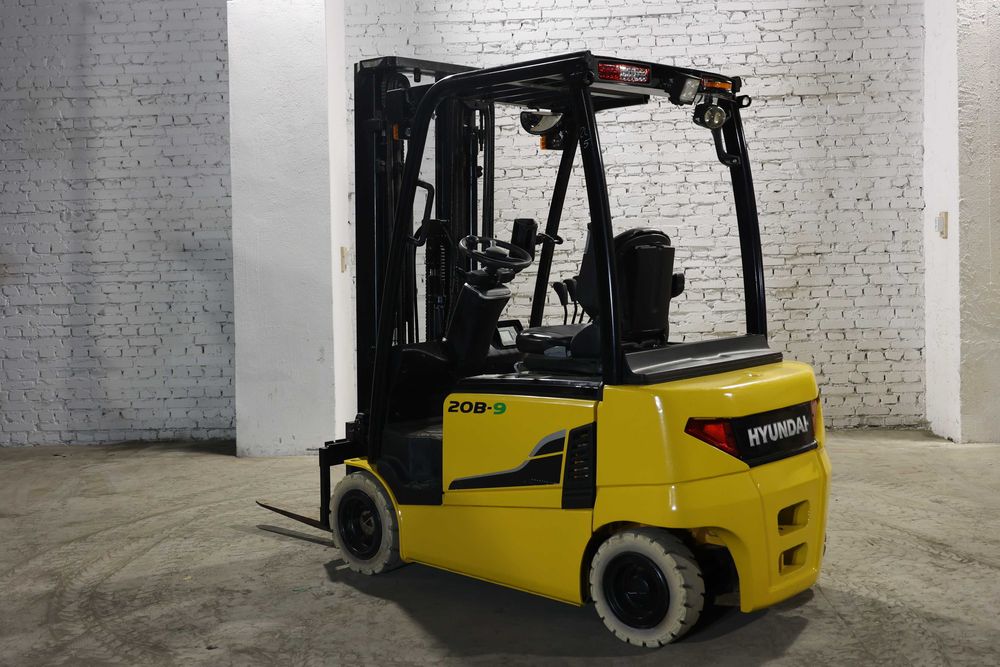 Wózek widłowy HYUNDAI 20B-9 2021r.