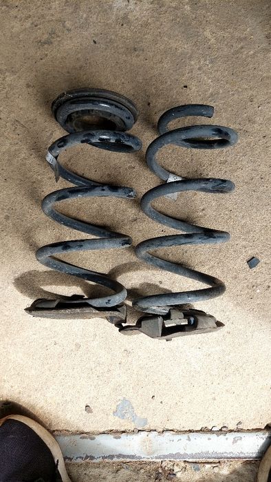 Спружини задні Tesla model 3