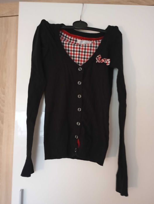 Czarny sweter na zapisanie