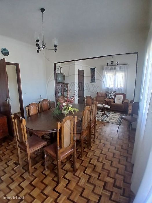 Moradia T4 para venda