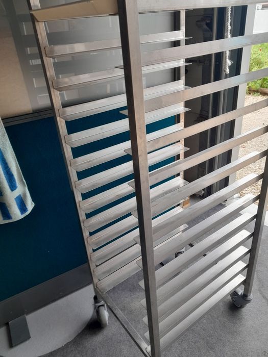 Carrinho inox com tabuleiros