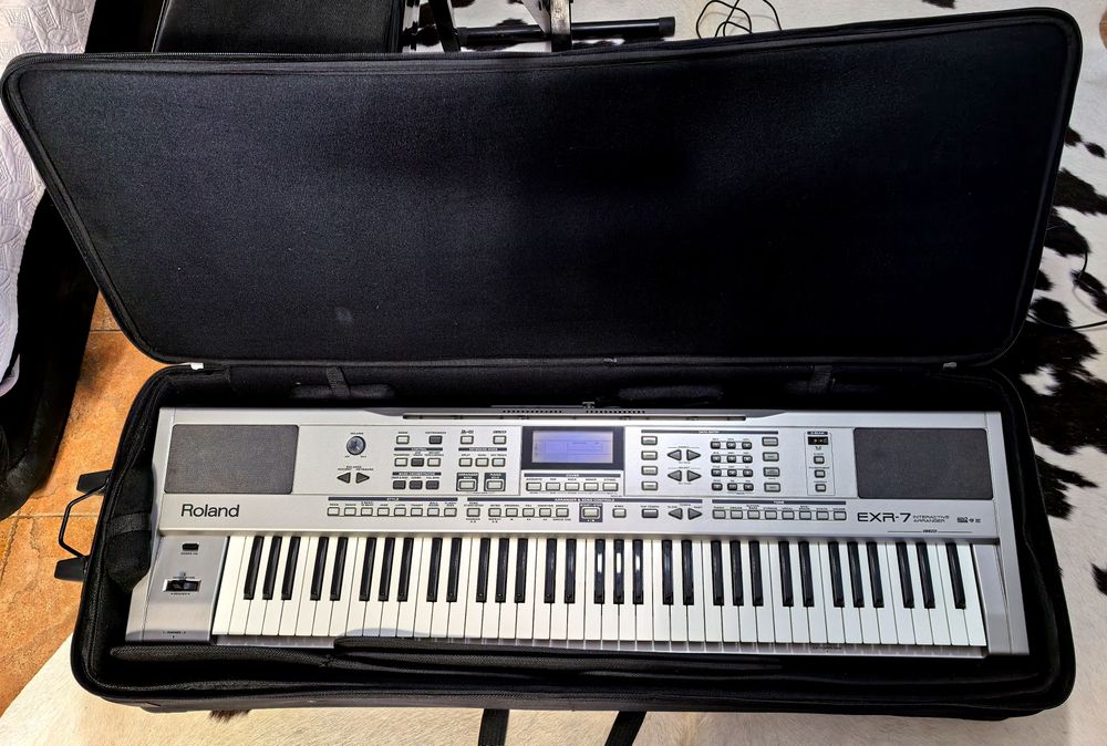 Plano digital Roland EXR-7