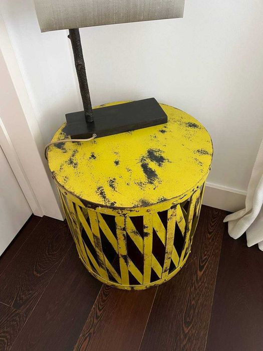 mesa de cabeceira decorativa em metal