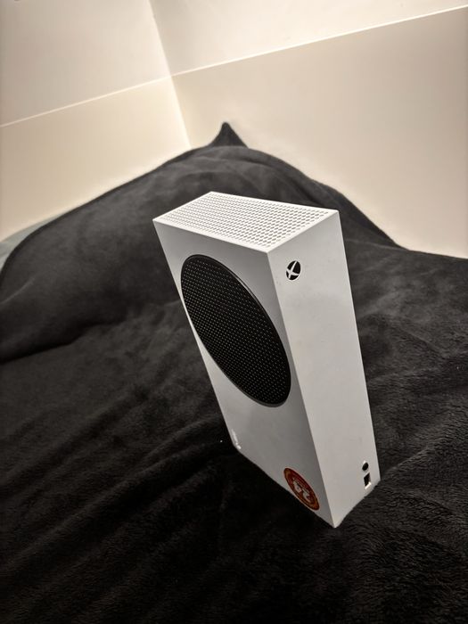 Xbox serie s (plus pad i gry z doplatą)