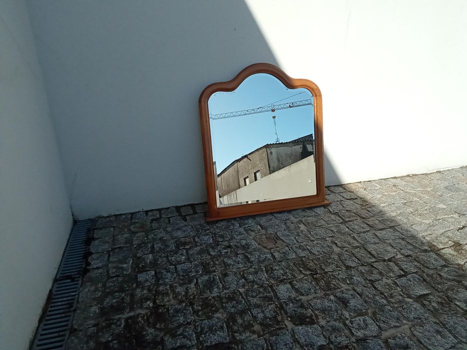 Espelho antigo em madeira