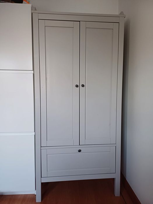 Roupeiro e cama  ikea sundvik  ( cinzento)
