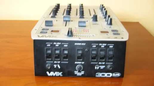 Mesa de Mistura Behringer VMX 300