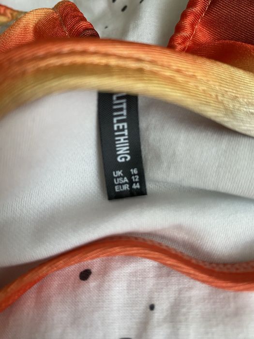 Fikuśny strój kąpielowy jednoczęściowy marki PrettyLittleThing, 16.
