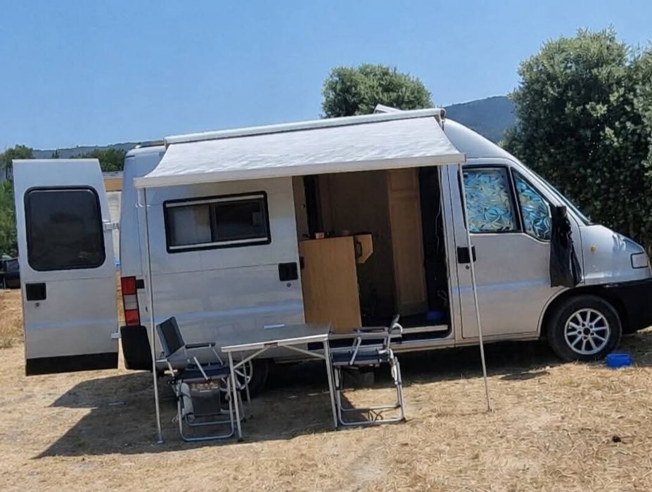 Autocaravana Excelente Oportunidade
- 2 paineis solares novos de 130w