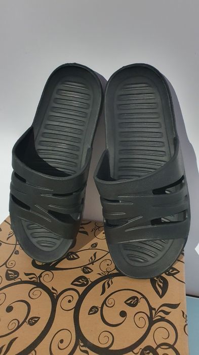 Klapki piankowe  / wygodne czarne rozmiar 40