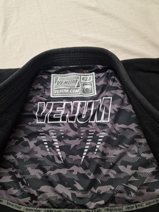 Vendo kimonos de  Jiujitsu Venum