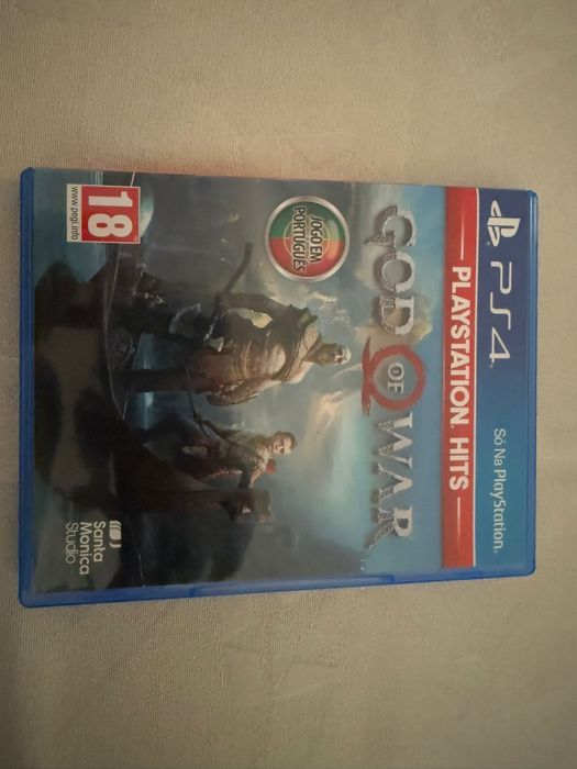 Playstation 4 - 500 GB + Horizon (Complete Edition) + God of War