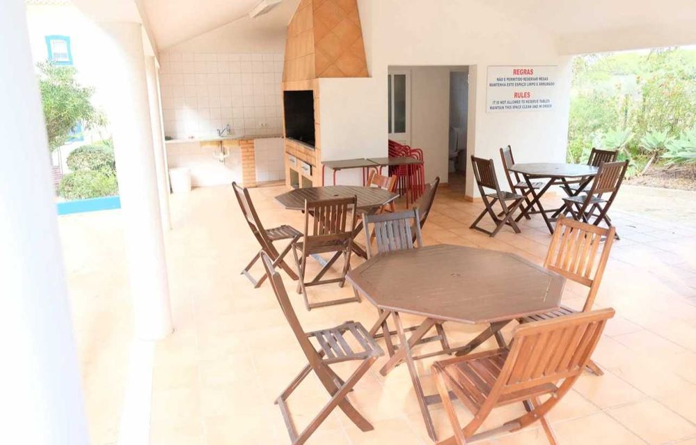 Apartamento T1 com piscinas, MEO, wifi, churrasqueira e garagem