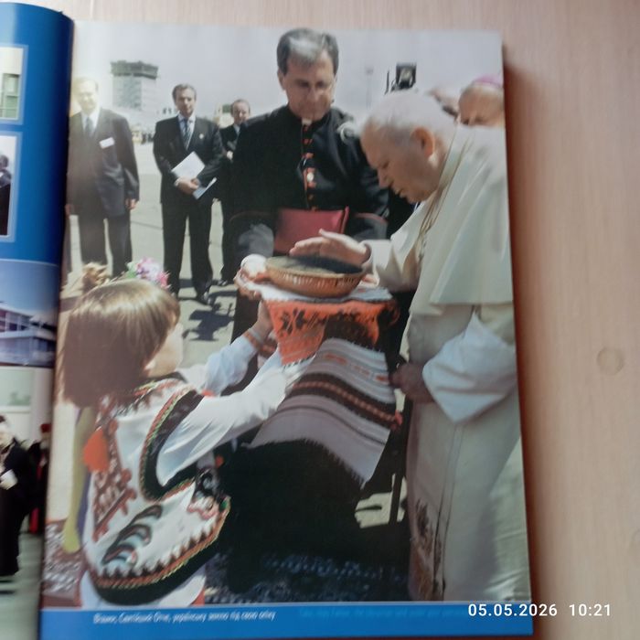 Книга про папу Івана Павла 2"Україно, ти моя молитва"