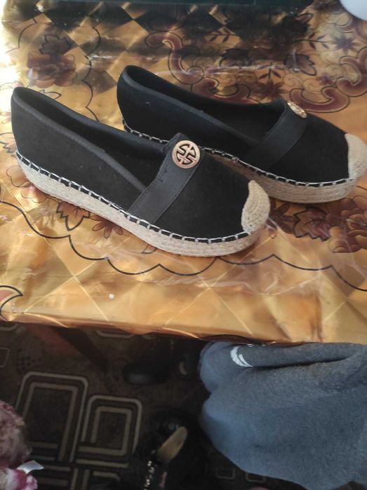 Продам макасини нові