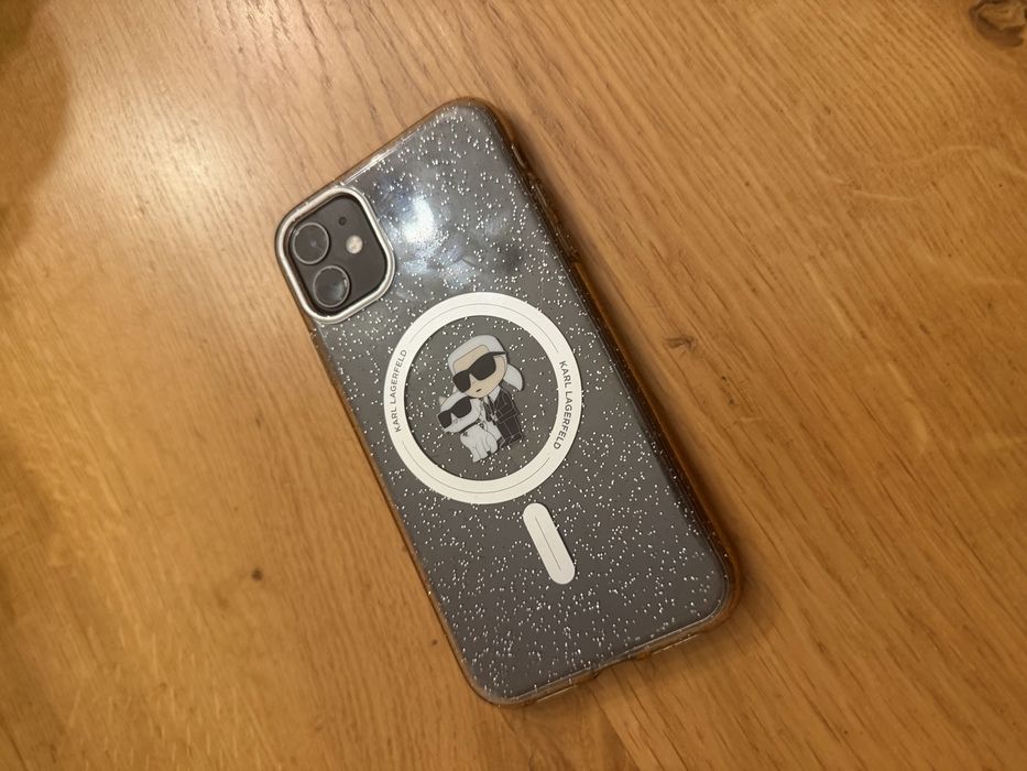 Sprzedam iphone 11 koloru czarnego wraz z etui.