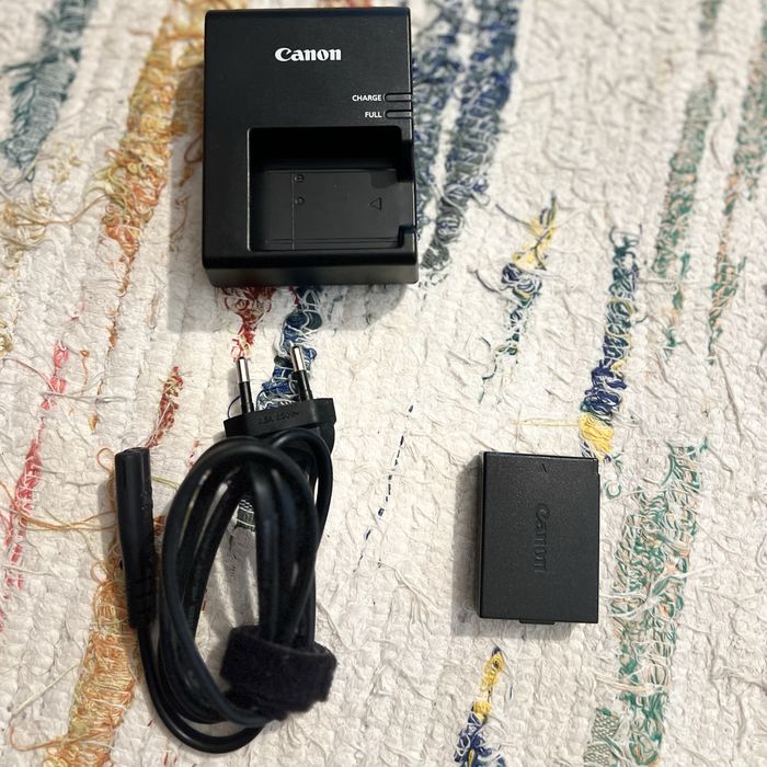 Canon EOS 1100D + Objetiva 18-55mm + Bolsa + Bateria + Carregador