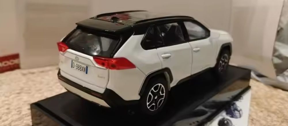 Моделька іграшкова TOYOTA Rav-4 миталева