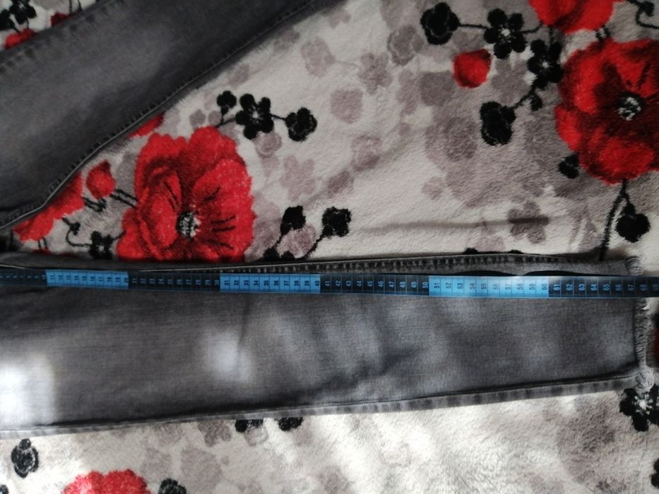 Продам джинсы манго