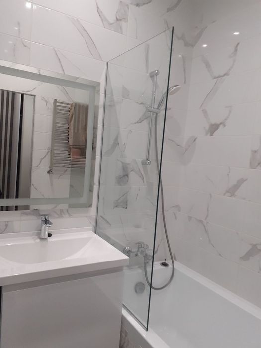 Шторка для ванни скляна