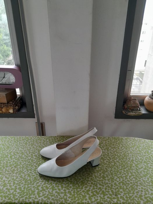 Vendo Sapatos de Senhora muito bonitos como novos