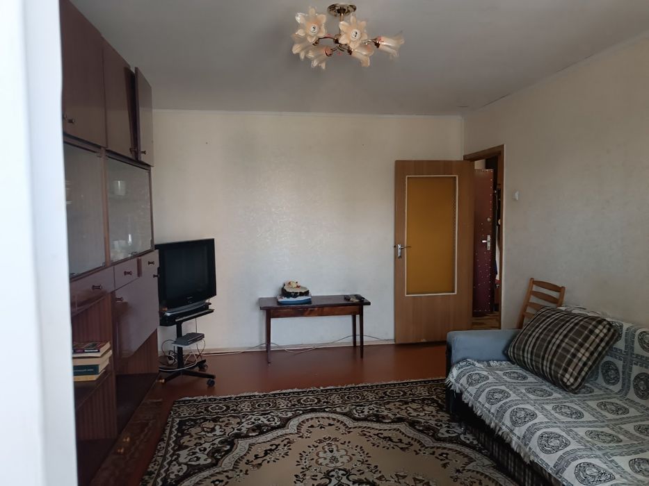 Женщина комната подключ-троещина-бикова6-набирайте