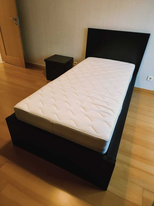 Cama individual com gavetas Ikea - 90x200