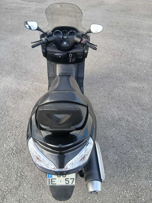 Mota Yamaha Majesty 400