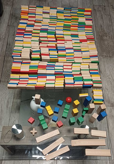 Duży zestaw drewnianych klocków – 850 szt. + pudełko (Montessori)