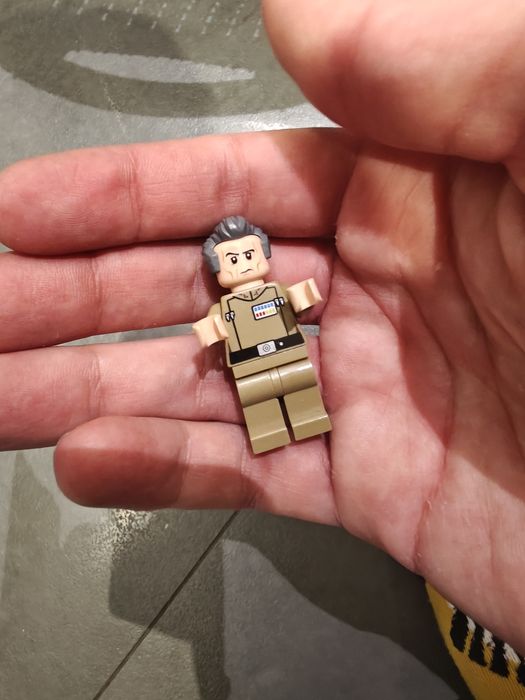 LEGO star wars mini figurki Tarkin