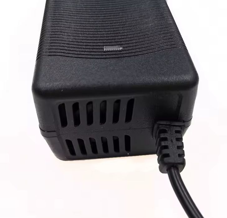 Зарядний пристрій 12,6V 5A для 3S Li-ion акумуляторів 18650 21700 і тд