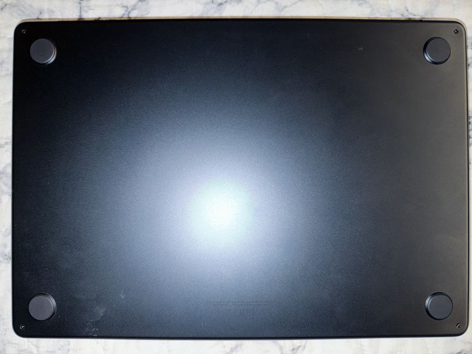 Apple macbook air 15 polegadas 8gb Ram e 512 de disco 98% bateria com caixa e fatura sem garantia