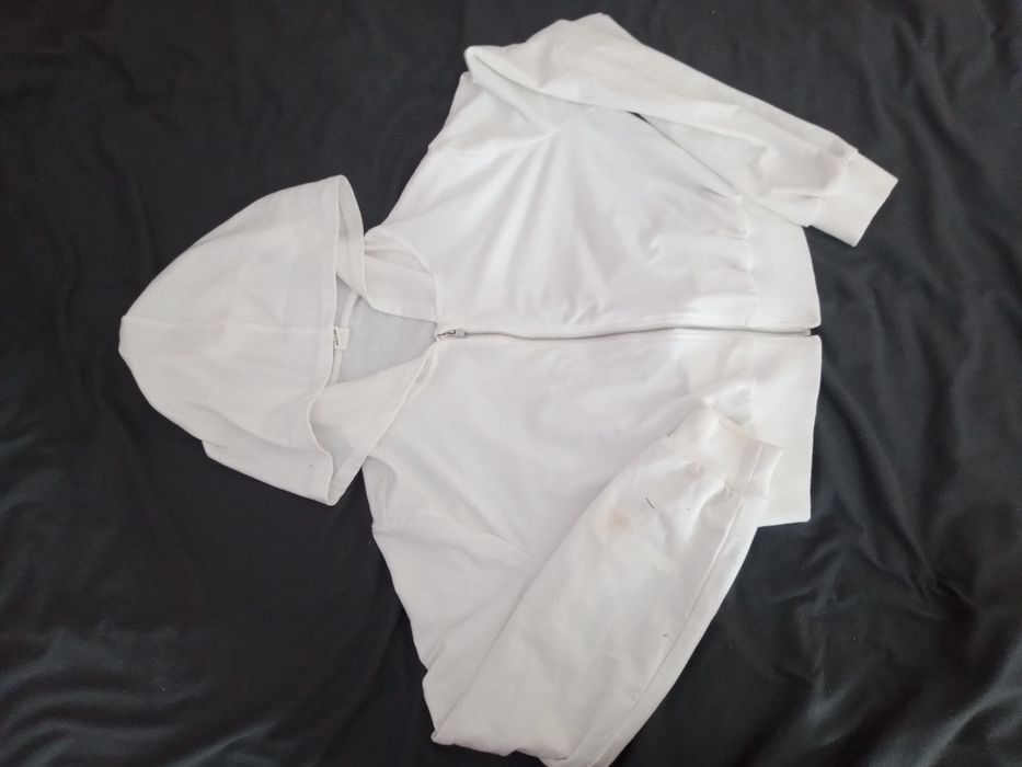 Krótka biała bluza