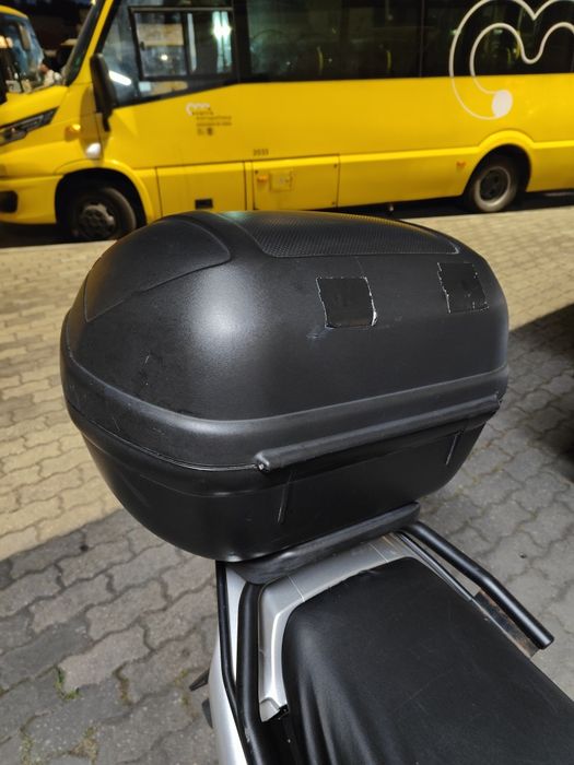 Vendo Top Case GIVI E370 Monolock 39L original italiano.